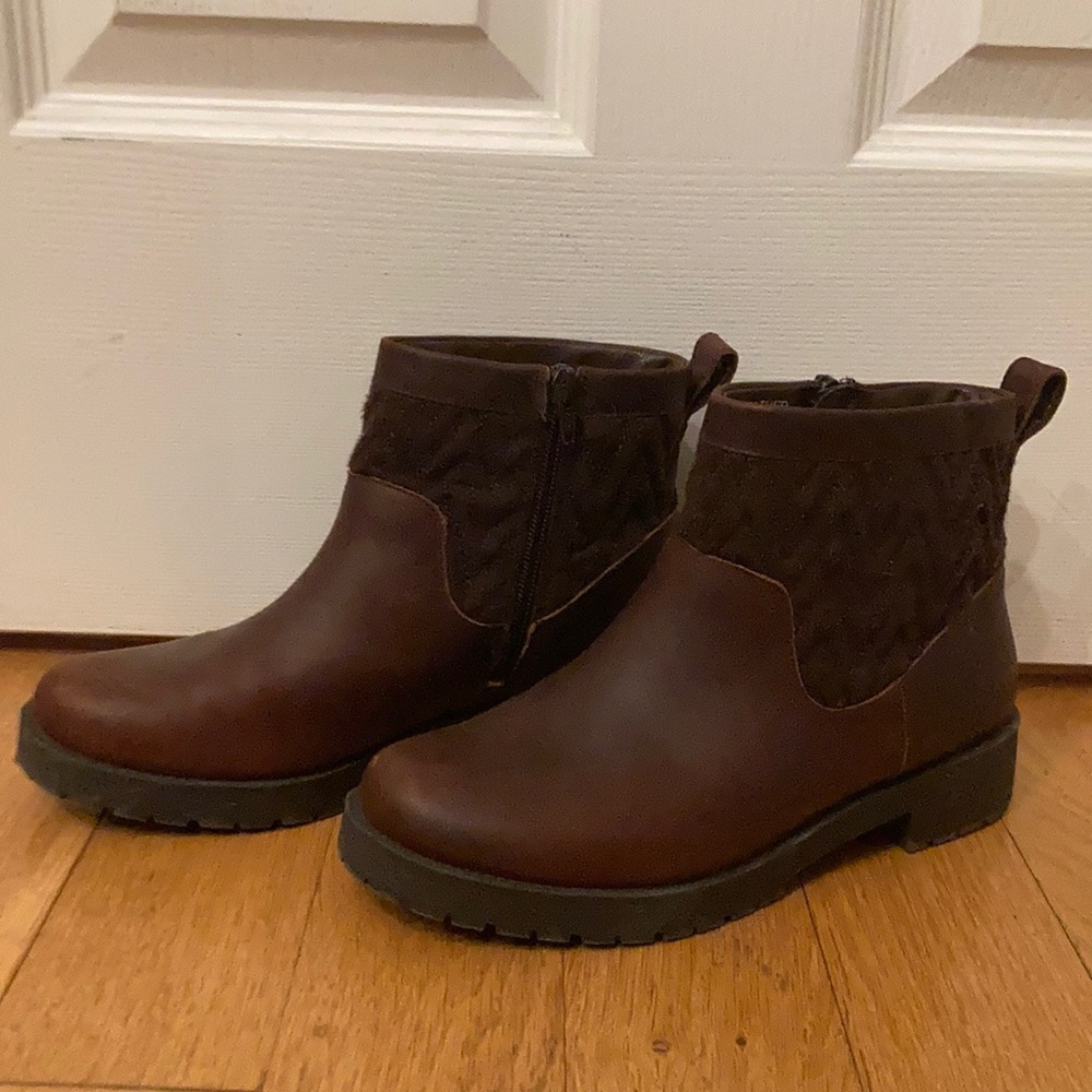 Vionic - Stylish Weather Resistant Boots - 7.5